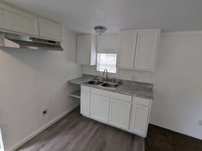 300 Royal Way in Tool, TX - Building Photo - Building Photo