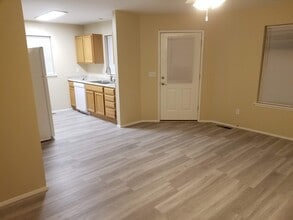 1048 Ne Warner Pl, Unit #1 in Bend, OR - Foto de edificio - Building Photo