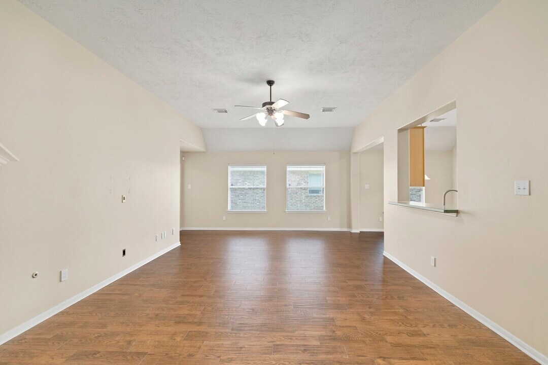 3403 Cypress Village Dr in Pearland, TX - Building Photo