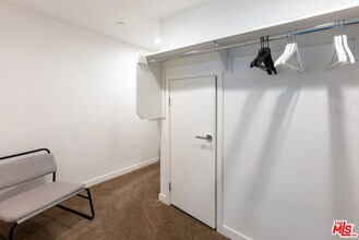 11912 Laurelwood Dr in Los Angeles, CA - Building Photo - Building Photo