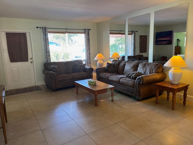 5045 NE 15th Ave in Fort Lauderdale, FL - Building Photo - Building Photo