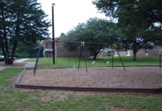 Murchison Street Apartments in Palestine, TX - Building Photo - Building Photo