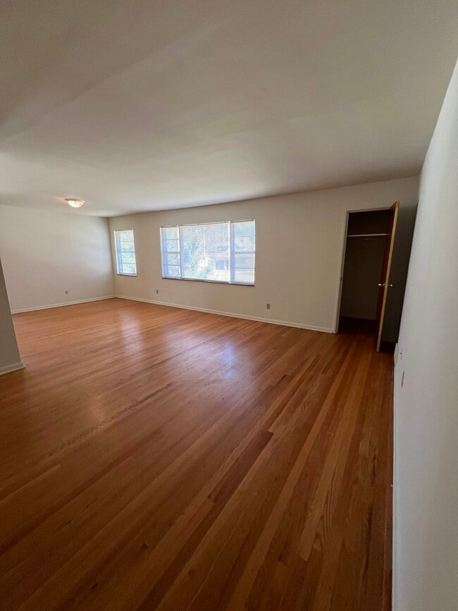 7602 Baltimore Ave in Kansas City, MO - Building Photo - Building Photo