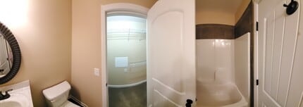 156 Center Pointe Dr, Unit B in Clarksville, TN - Building Photo - Building Photo