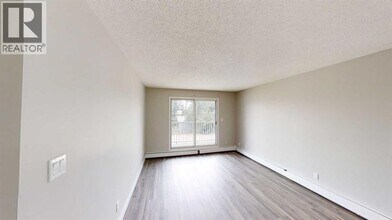 10028-10105 105 Ave in Grande Prairie, AB - Building Photo - Building Photo