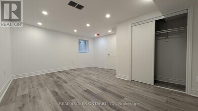 1150 Woodbine Ave in Toronto, ON - Building Photo - Building Photo