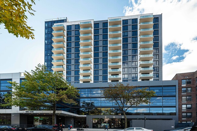 Justice Avenue Tower in Elmhurst, NY - Foto de edificio - Building Photo
