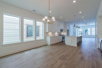 5210 Schuler St in Houston, TX - Building Photo - Building Photo