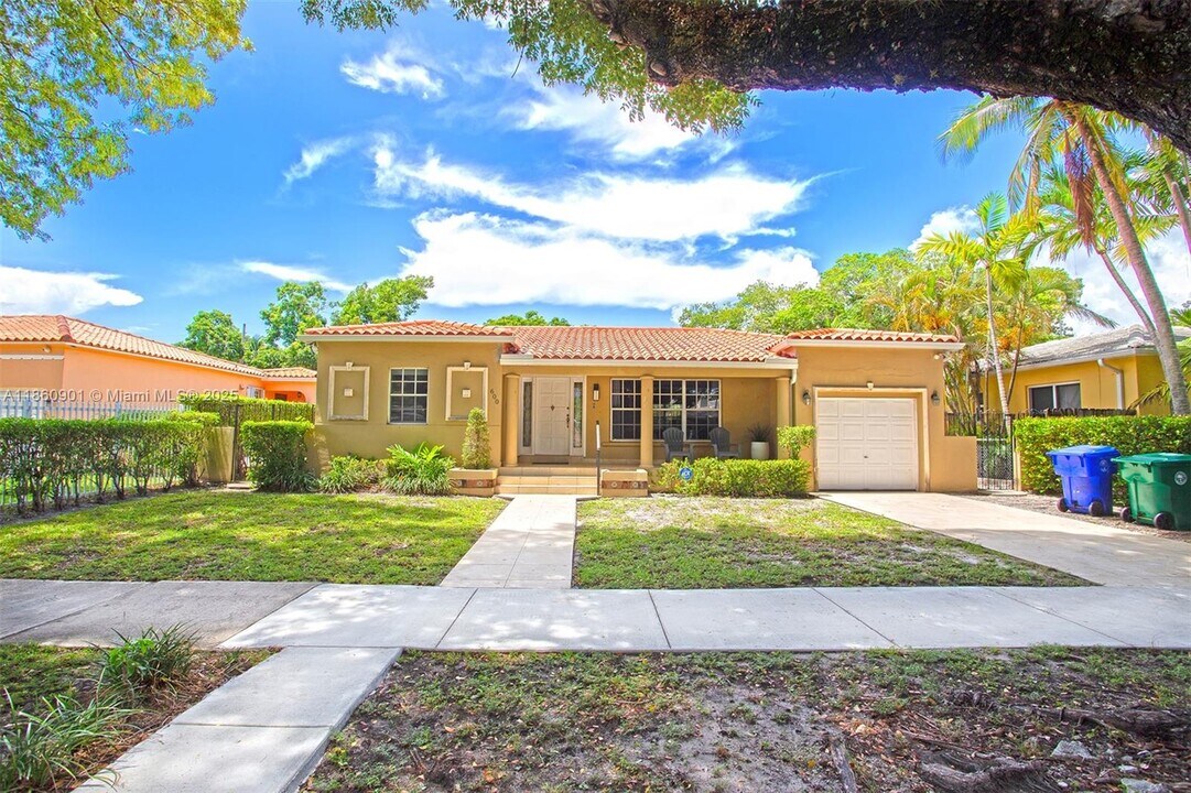 600 SW 25th Rd in Miami, FL - Foto de edificio