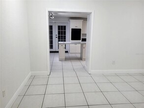 10803 N Armenia Ave in Tampa, FL - Building Photo - Building Photo