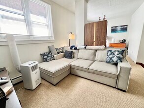 46 Lewis St, Unit A in Boston, MA - Foto de edificio - Building Photo