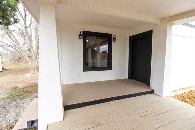 8102 N U.S. Hwy 183 in Lockhart, TX - Building Photo - Building Photo