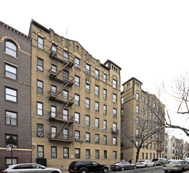 43-23 40th Street in Long Island City, NY - Foto de edificio - Building Photo