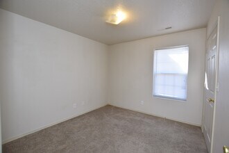 1714 W Redbud Dr in Joplin, MO - Building Photo - Building Photo