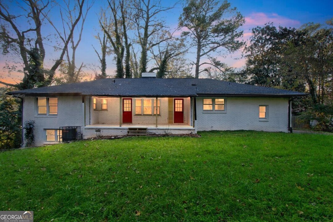 1382 Childress Dr SW in Atlanta, GA - Building Photo