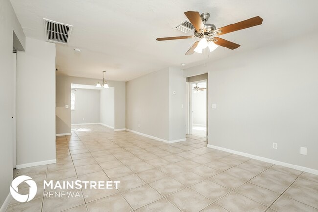 18533 Ocala Rd in Ft. Myers, FL - Building Photo - Building Photo