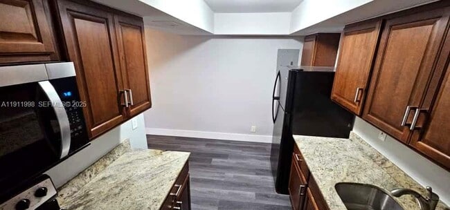 161 NW 40th St in Oakland Park, FL - Building Photo - Building Photo