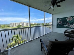 3051 N Course Dr, Unit 807 in Pompano Beach, FL - Foto de edificio - Building Photo
