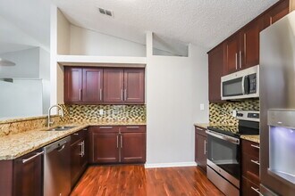 2524 Gotham Way in Valrico, FL - Building Photo - Building Photo