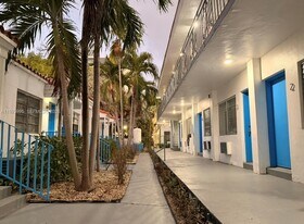 7717 Byron Ave in Miami Beach, FL - Building Photo