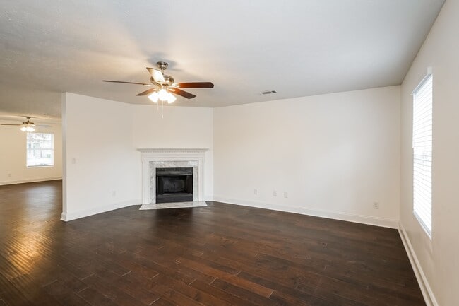 5636 Dory Dr in Nashville, TN - Foto de edificio - Building Photo