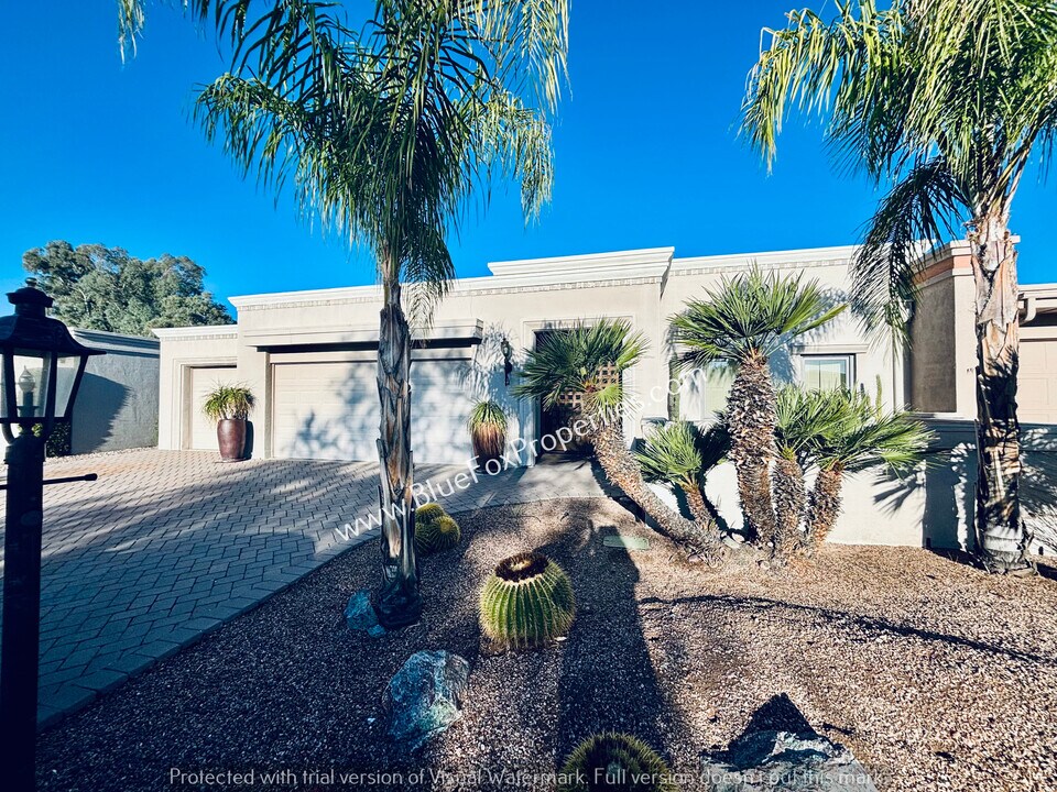 8135 N Casas Way in Tucson, AZ - Building Photo
