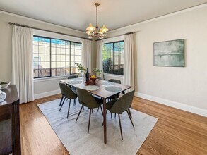 2104 Carmelita Ave in Hillsborough, CA - Building Photo - Building Photo