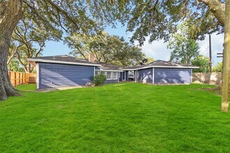 12418 A Bar Dr in Santa Fe, TX - Foto de edificio - Building Photo