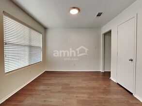 1966 Courtside Dr in Grand Prairie, TX - Building Photo - Building Photo