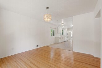 156 N Gardner St in Los Angeles, CA - Building Photo - Building Photo