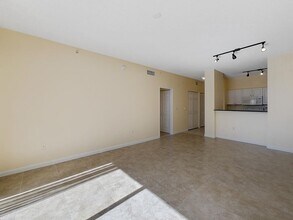 651 Okeechobee Blvd in West Palm Beach, FL - Building Photo - Building Photo