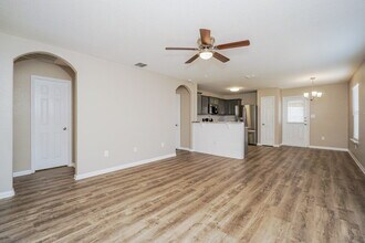 5443 Chase Canyon in San Antonio, TX - Foto de edificio - Building Photo