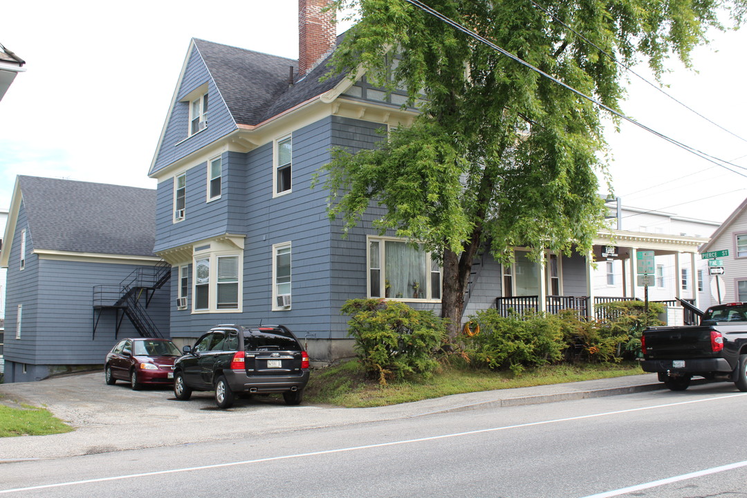 98 Pine St in Lewiston, ME - Building Photo