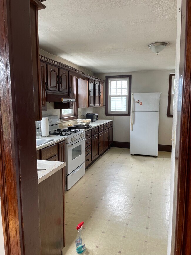 38 Surrey St, Unit 2