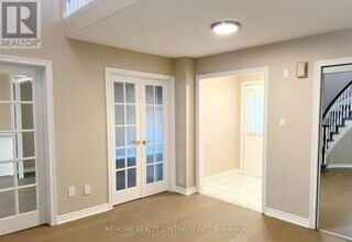 2037 Schoolmaster Cir in Oakville, ON - Building Photo - Building Photo