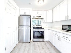 15210 8th Ave NE in Shoreline, WA - Building Photo - Building Photo