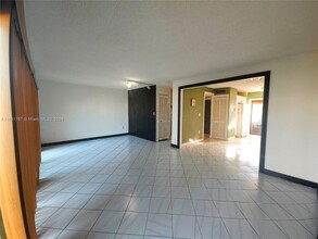 3817 SW 82nd Ave-Unit -IX-43 in Miami, FL - Foto de edificio - Building Photo