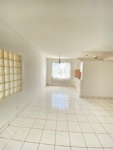 5819 Carlton Way in Los Angeles, CA - Building Photo - Interior Photo