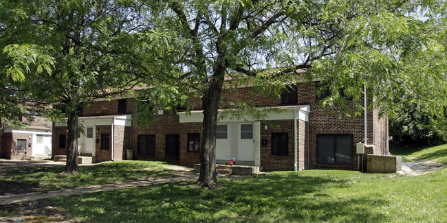 Tyrell Place Apartments in Jennings, MO - Foto de edificio - Building Photo