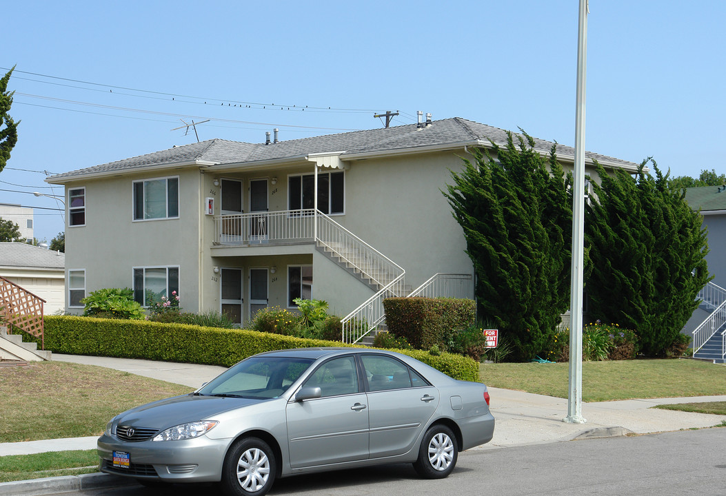 262-268 Estrella St in Ventura, CA - Building Photo