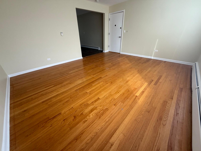 5838 W Montrose Ave in Chicago, IL - Building Photo - Building Photo