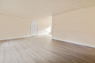 9137-9141-9141 N Adriatic Ave in Portland, OR - Building Photo - Building Photo