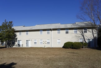 Wedgewood Arms Apartments in Greenville, NC - Building Photo - Building Photo