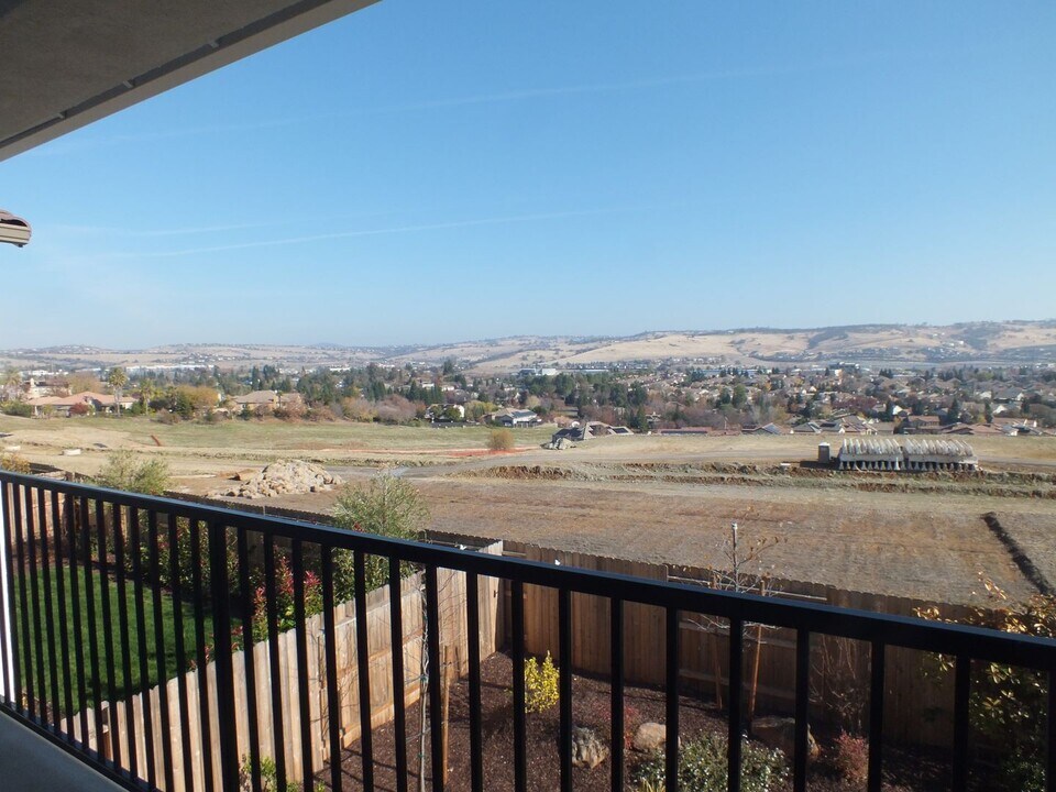 5121 Silent Grv Dr in Folsom, CA - Building Photo