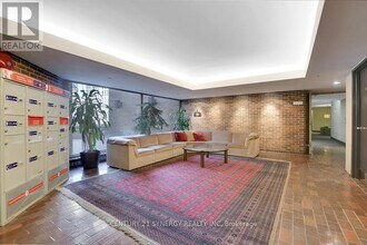 151-151 Bay St in Ottawa, ON - Building Photo - Building Photo