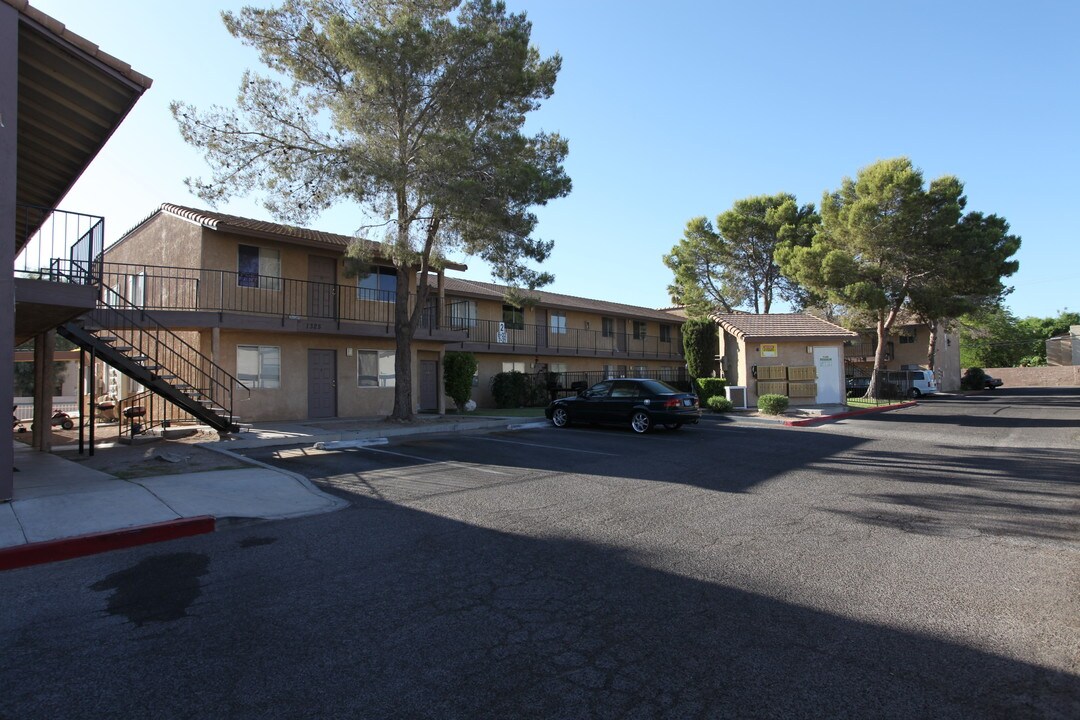 Park Hacienda Apartments in Las Vegas, NV - Building Photo