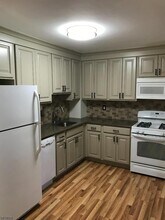 819 Cricket Ln in Woodbridge Township, NJ - Building Photo - Building Photo