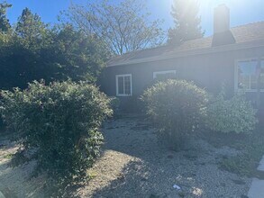 22222 Vanowen St in Canoga Park, CA - Building Photo - Building Photo