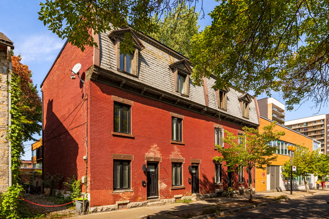 1677-1685 Sainte-Rose Rue in Montréal, QC - Building Photo