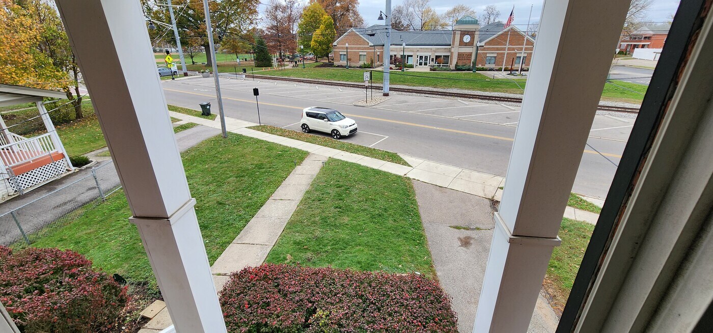 7706 Blue Ash Rd in Cincinnati, OH - Building Photo